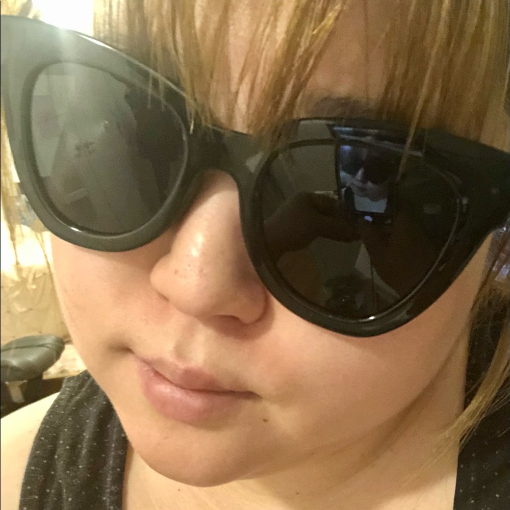 Oversized cat eye sunglasses